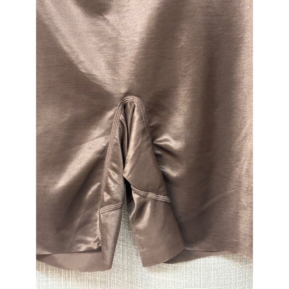 SKIMS Simply Bare Plus Size Shapewear Mid Thigh Shorts, 4X, Espresso - Picture 5 of 13